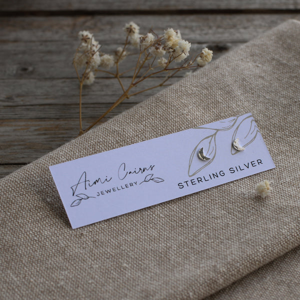 Crescent moon stud earring
