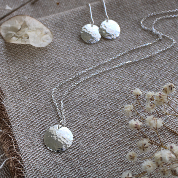 Hammered silver disc necklace
