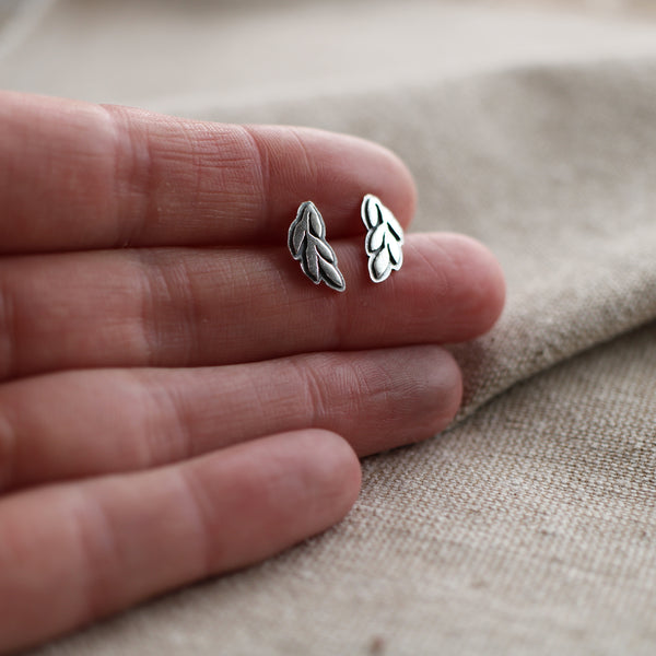 Layered leaf stud earrings