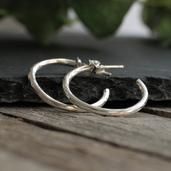 thick hoop earring - medium