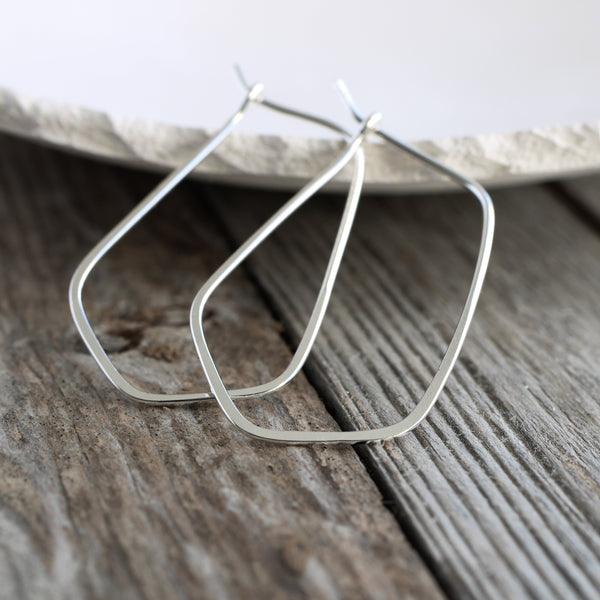 Thin silver hoop earrings - pentagon