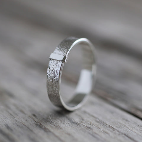 Stone silver ring
