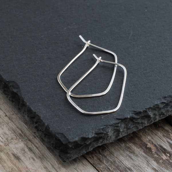 Thin silver hoop earrings - pentagon