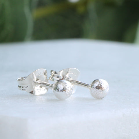 Pebble silver stud earring